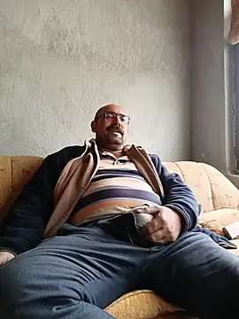 masculine bear daddy online show from December 5, 2025, 9:41 am