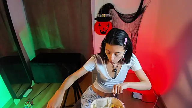 Snapshot of NanaRott chatting on November 2, 2025, 9:09 pm NanaRott online show from November 2, 2025, 9:09 pm