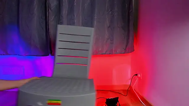 Snapshot of NanaRott chatting on October 2, 2025, 11:30 pm NanaRott online show from October 2, 2025, 11:30 pm