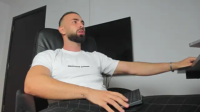 Snapshot of MichaelMasterss chatting on September 30, 2025, 8:15 pm MichaelMasterss online show from September 30, 2025, 8:15 pm