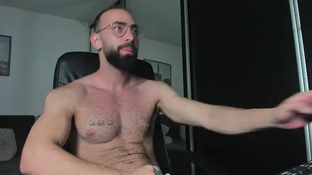 Snapshot of MichaelMasterss chatting on October 24, 2025, 8:13 am MichaelMasterss online show from October 24, 2025, 8:13 am