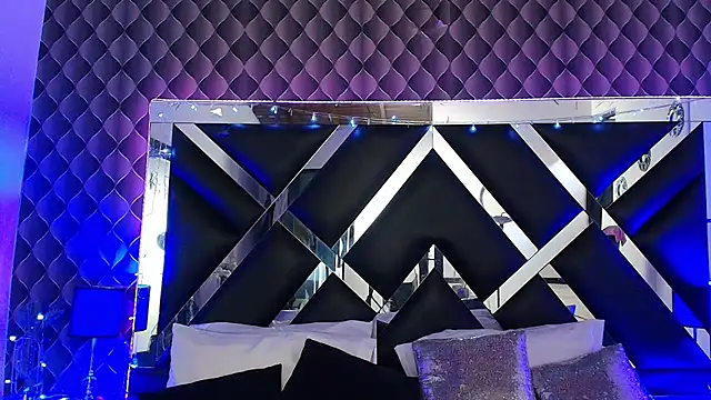 victoriaa lee  online show from April 4, 2026, 7:42 pm