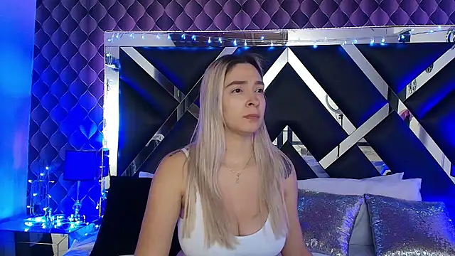 victoriaa lee  online show from January 6, 2026, 7:40 pm