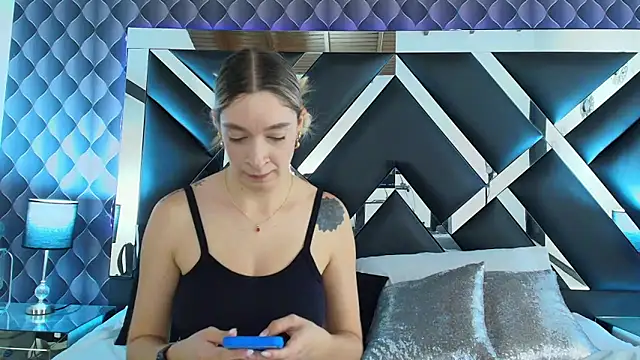 victoriaa lee  online show from January 21, 2025, 11:13 pm