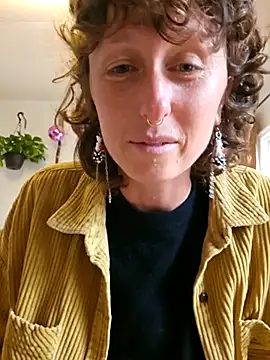 mossy kiss online show from November 30, 2025, 6:52 pm