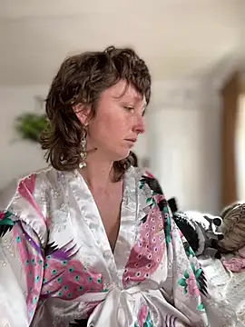 mossy kiss online show from February 14, 2026, 3:23 pm