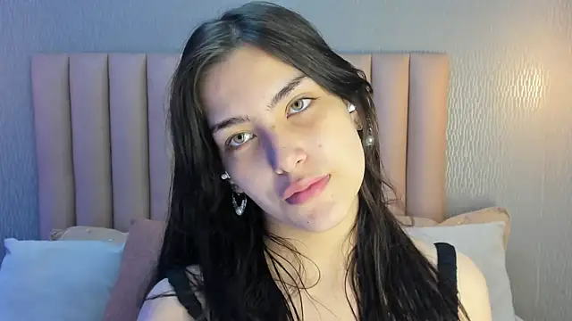 Alexa Thaylor  online show from September 27, 2025, 1:28 pm