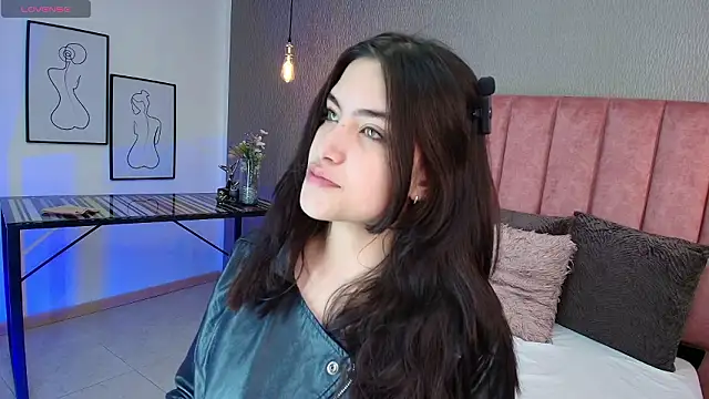 Alexa Thaylor  online show from March 21, 2026, 2:21 pm