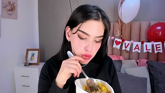 Alexa Thaylor  online show from February 16, 2025, 8:22 pm