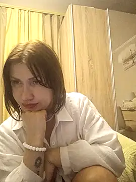 Snapshot of ROXOLANAA_SEXY chatting on September 17, 2025, 11:51 pm ROXOLANAA SEXY online show from September 17, 2025, 11:51 pm