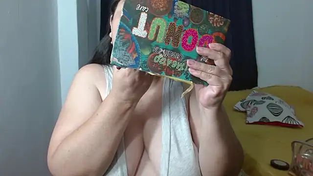 Victoriaevans1 online show from February 10, 2025, 6:45 pm