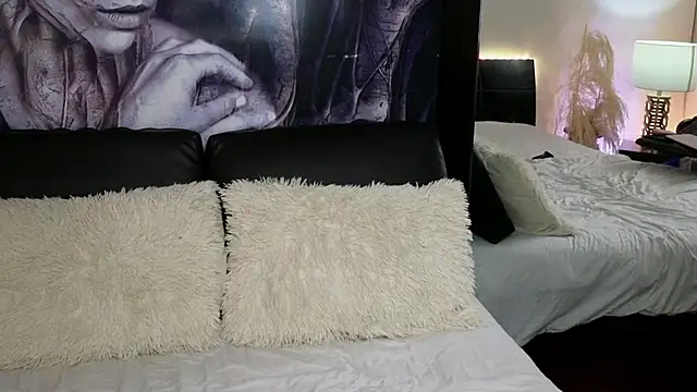 emely brandon online show from October 13, 2025, 6:26 am