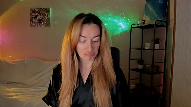 Snapshot of RebeccaMartinez chatting on November 17, 2025, 10:30 am RebeccaMartinez online show from November 17, 2025, 10:30 am