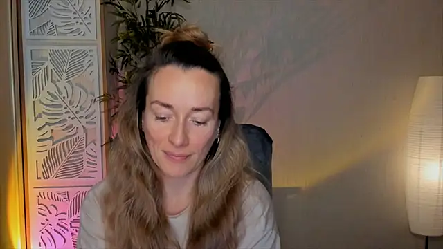 Snapshot of RebeccaMartinez chatting on February 22, 2026, 5:32 am RebeccaMartinez online show from February 22, 2026, 5:32 am