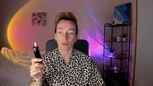 Snapshot of RebeccaMartinez chatting on October 15, 2025, 10:23 am RebeccaMartinez online show from October 15, 2025, 10:23 am