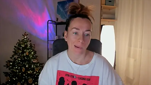 Snapshot of RebeccaMartinez chatting on December 22, 2025, 12:38 pm RebeccaMartinez online show from December 22, 2025, 12:38 pm