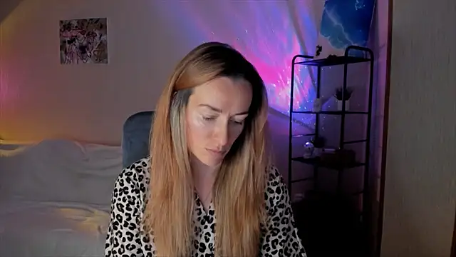 Snapshot of RebeccaMartinez chatting on November 29, 2025, 7:19 am RebeccaMartinez online show from November 29, 2025, 7:19 am