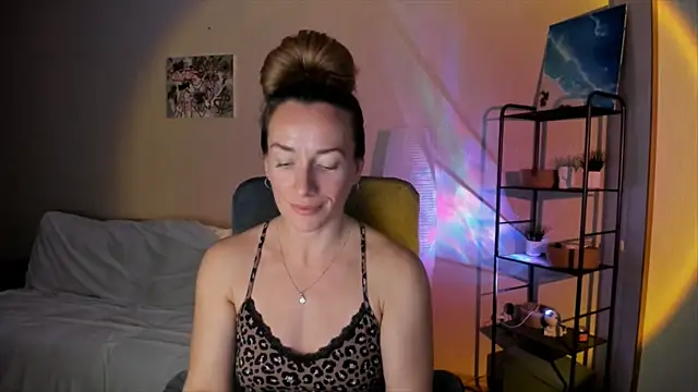 Snapshot of RebeccaMartinez chatting on October 13, 2025, 11:23 am RebeccaMartinez online show from October 13, 2025, 11:23 am