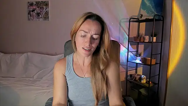 Snapshot of RebeccaMartinez chatting on October 5, 2025, 11:23 am RebeccaMartinez online show from October 5, 2025, 11:23 am