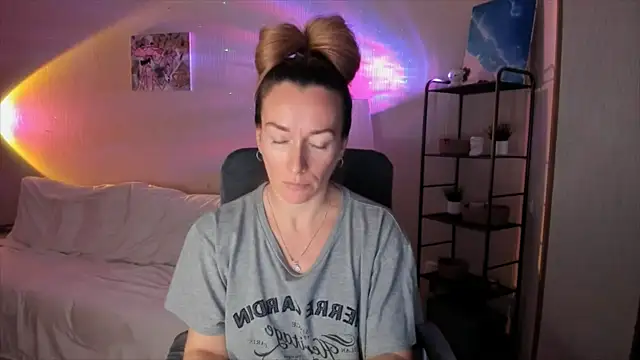 Snapshot of RebeccaMartinez chatting on November 8, 2025, 10:52 am RebeccaMartinez online show from November 8, 2025, 10:52 am