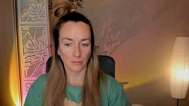 Snapshot of RebeccaMartinez chatting on February 14, 2026, 6:46 am RebeccaMartinez online show from February 14, 2026, 6:46 am