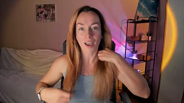 Snapshot of RebeccaMartinez chatting on October 7, 2025, 11:33 am RebeccaMartinez online show from October 7, 2025, 11:33 am