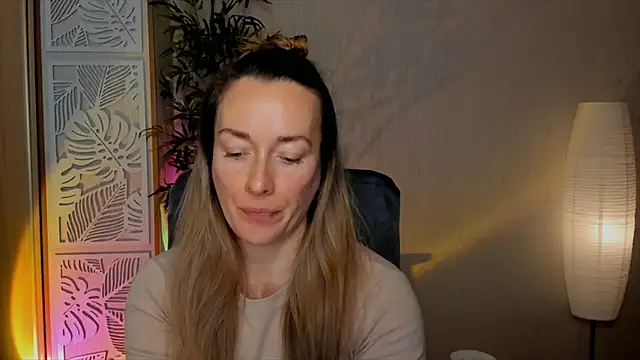 Snapshot of RebeccaMartinez chatting on March 1, 2026, 6:24 am RebeccaMartinez online show from March 1, 2026, 6:24 am