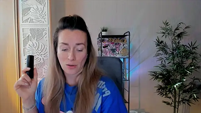 Snapshot of RebeccaMartinez chatting on February 2, 2026, 6:23 am RebeccaMartinez online show from February 2, 2026, 6:23 am