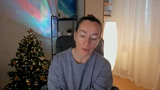 Snapshot of RebeccaMartinez chatting on December 20, 2025, 8:28 am RebeccaMartinez online show from December 20, 2025, 8:28 am