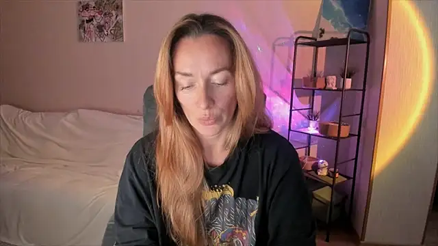 Snapshot of RebeccaMartinez chatting on October 3, 2025, 12:17 pm RebeccaMartinez online show from October 3, 2025, 12:17 pm