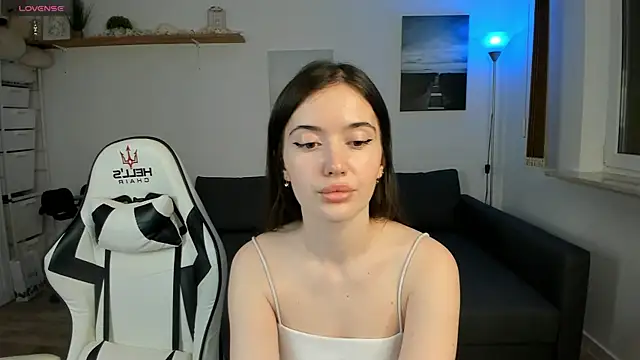 PollyFlame online show from February 3, 2025, 10:32 pm