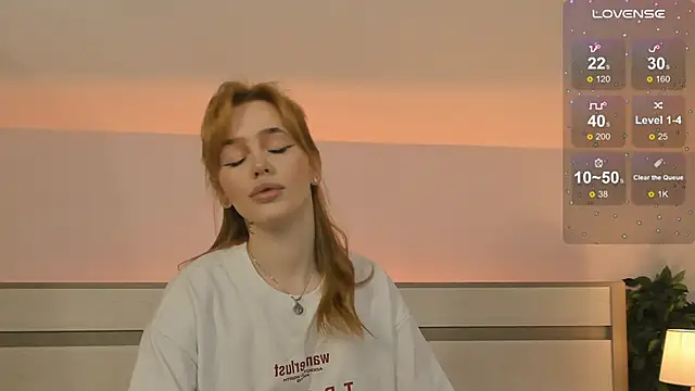 Snapshot of Phoenix_Margo chatting on September 14, 2025, 2:56 am Phoenix Margo online show from September 14, 2025, 2:56 am