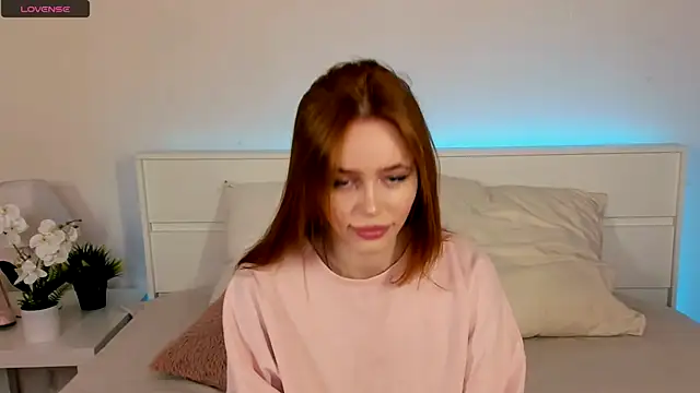 Snapshot of Phoenix_Margo chatting on March 20, 2025, 2:51 am Phoenix Margo online show from March 20, 2025, 2:51 am