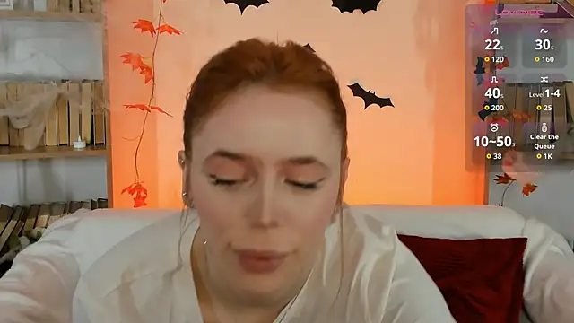 Snapshot of Phoenix_Margo chatting on October 31, 2025, 5:04 am Phoenix Margo online show from October 31, 2025, 5:04 am