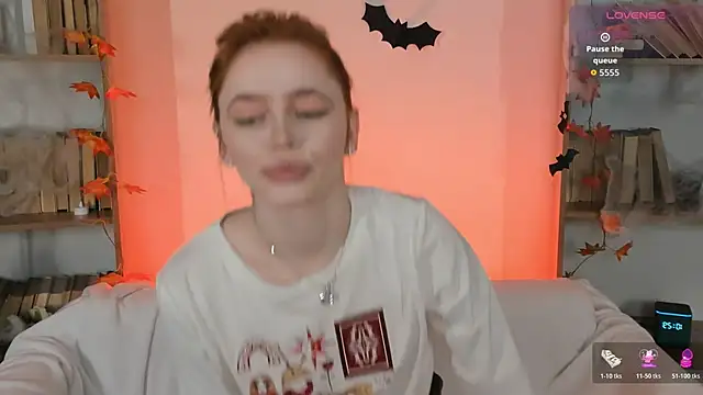 Snapshot of Phoenix_Margo chatting on October 26, 2025, 3:29 am Phoenix Margo online show from October 26, 2025, 3:29 am