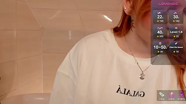 Snapshot of Phoenix_Margo chatting on October 3, 2025, 9:44 am Phoenix Margo online show from October 3, 2025, 9:44 am