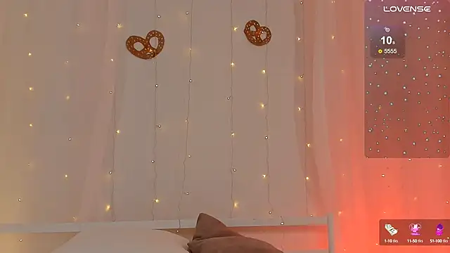 Snapshot of Phoenix_Margo chatting on September 22, 2025, 4:07 am Phoenix Margo online show from September 22, 2025, 4:07 am