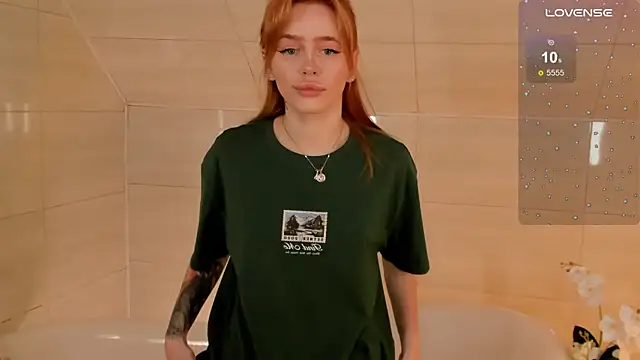 Snapshot of Phoenix_Margo chatting on September 9, 2025, 3:27 am Phoenix Margo online show from September 9, 2025, 3:27 am