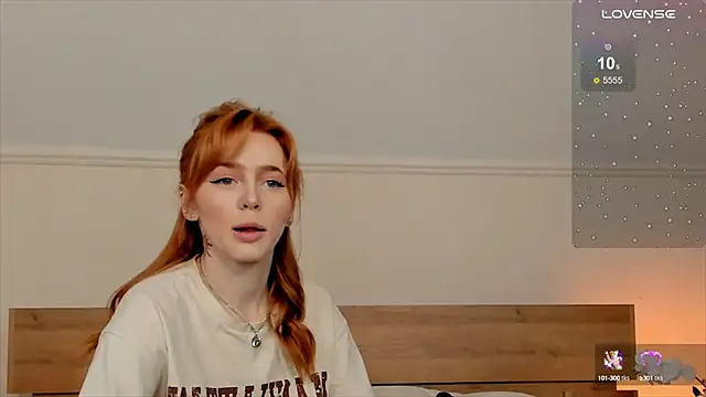 Snapshot of Phoenix_Margo chatting on September 10, 2025, 4:11 am Phoenix Margo online show from September 10, 2025, 4:11 am