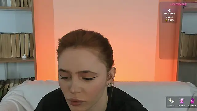 Snapshot of Phoenix_Margo chatting on November 2, 2025, 3:22 am Phoenix Margo online show from November 2, 2025, 3:22 am