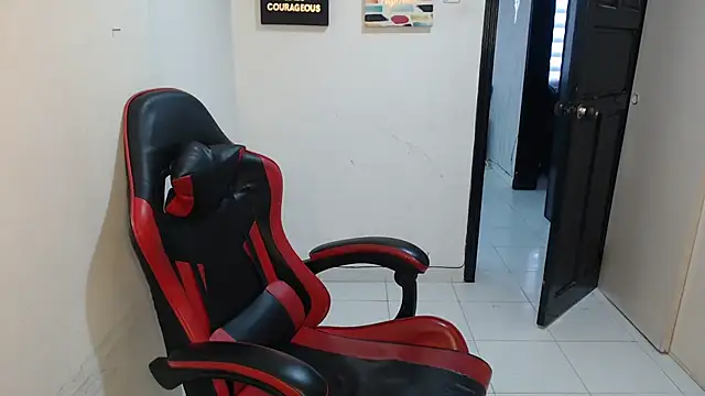 Snapshot of Liamiler01_ chatting on February 6, 2026, 12:34 pm Liamiler01 online show from February 6, 2026, 12:34 pm