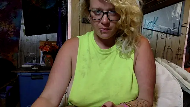 Snapshot of TrashleyRosebud chatting on July 10, 2026, 9:31 am TrashleyRosebud online show from July 10, 2026, 9:31 am