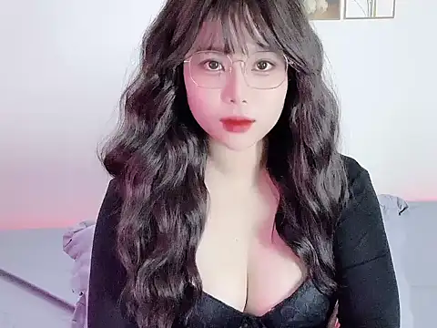   Lyly   online show from November 3, 2025, 2:28 am