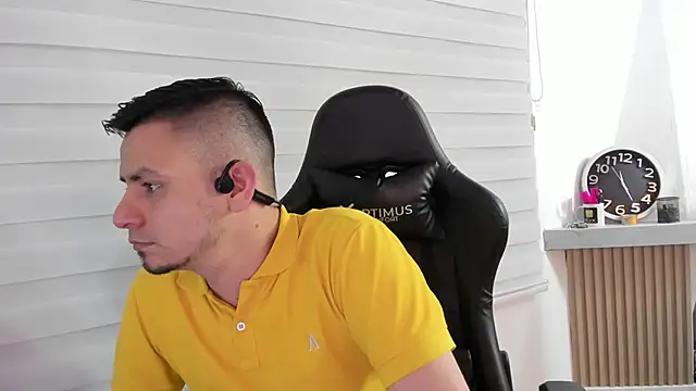 Snapshot of Rick_Diesel_ chatting on October 10, 2025, 4:24 am Rick Diesel  online show from October 10, 2025, 4:24 am