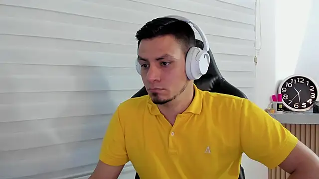 Snapshot of Rick_Diesel_ chatting on October 23, 2025, 3:27 am Rick Diesel  online show from October 23, 2025, 3:27 am