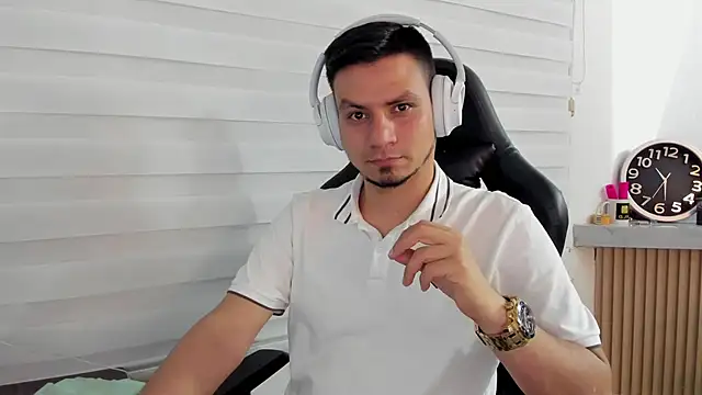 Snapshot of Rick_Diesel_ chatting on October 22, 2025, 3:28 am Rick Diesel  online show from October 22, 2025, 3:28 am