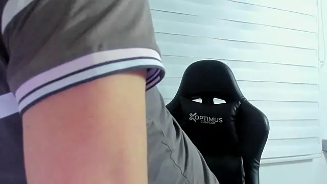 Snapshot of Rick_Diesel_ chatting on February 21, 2025, 4:07 am Rick Diesel  online show from February 21, 2025, 4:07 am