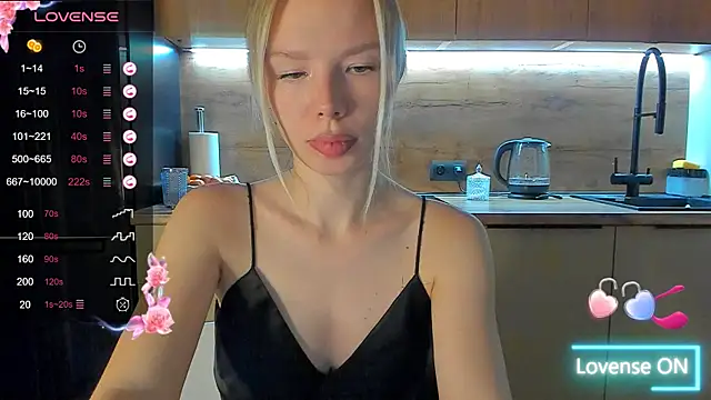Snapshot of Olivia_Bells chatting on October 30, 2025, 9:22 pm Olivia Bells online show from October 30, 2025, 9:22 pm