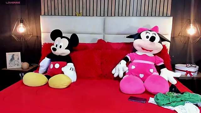 Snapshot of NiicolleMiller chatting on March 17, 2025, 10:51 pm NiicolleMiller online show from March 17, 2025, 10:51 pm