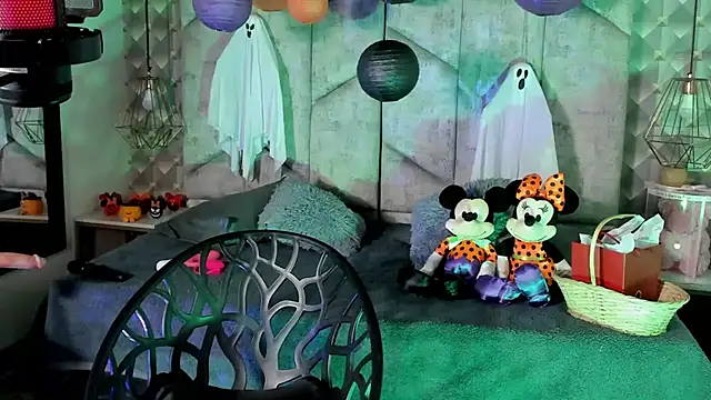 Snapshot of NiicolleMiller chatting on October 30, 2025, 11:45 pm NiicolleMiller online show from October 30, 2025, 11:45 pm